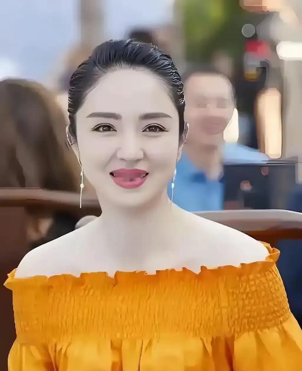 董璇的遭遇让人唏嘘——她曾是娱乐圈出了名的洁癖，连拍戏都要自带床单，如今却摊上