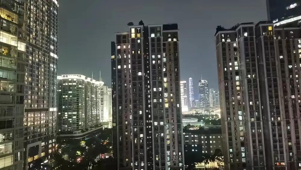 千万资产穿得像路人！😲有钱不挥霍反倒被说寒酸！广州天河有套上千万房子，