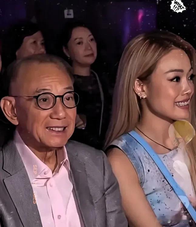 这下好了不仅是香港，全国人民都知道了！82岁的杨受成，45岁的容祖儿，