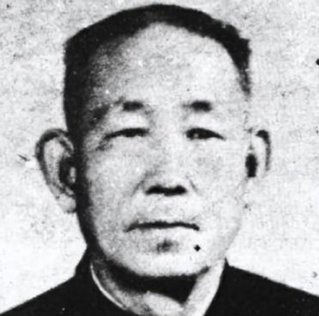 1944年，伪军头子莫正民决定率领部下起义，投奔八路军。然而还没等他有所行动，日