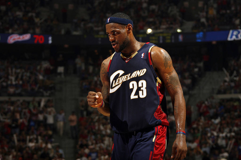 ESPN记者TimMacMahon：联盟里普遍预测今年夏天将会有一次重聚，可能