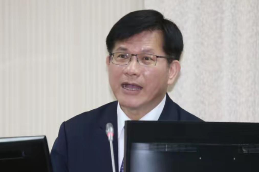 没想到中方出手这么重。美方允许台当局外事部门负责人林佳龙在联合国大会期间窜访纽约