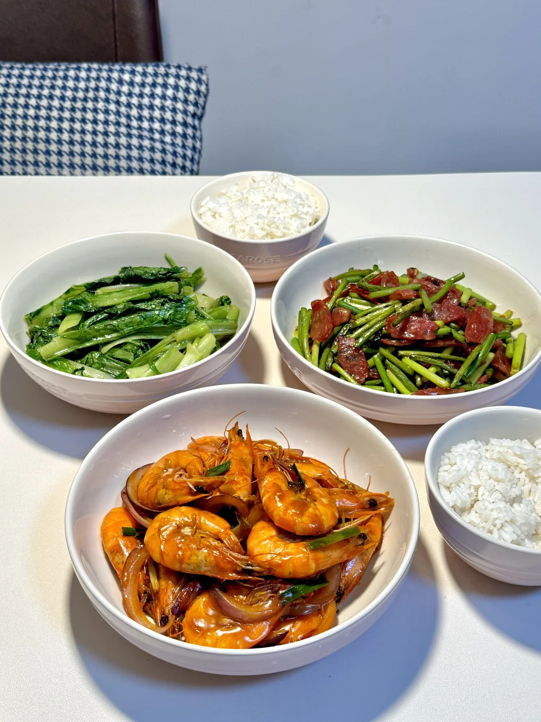 📝今日菜单：🍲红烧大虾🍲蒜苗炒腊肠🍲清炒苦麦菜