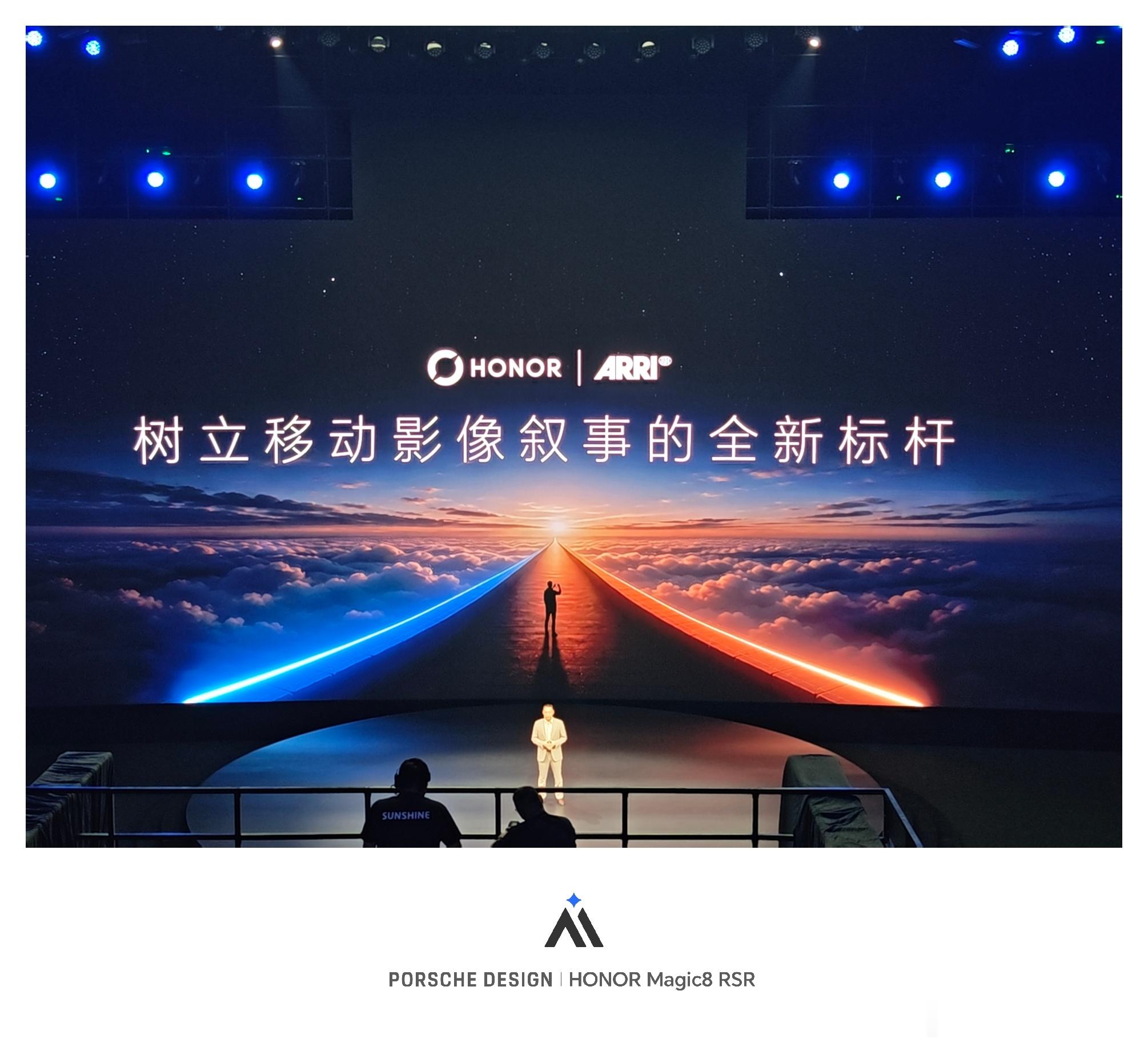 荣耀RobotPhone发布会，开场三个小故事，讲的还真挺走心。说真的，荣耀机