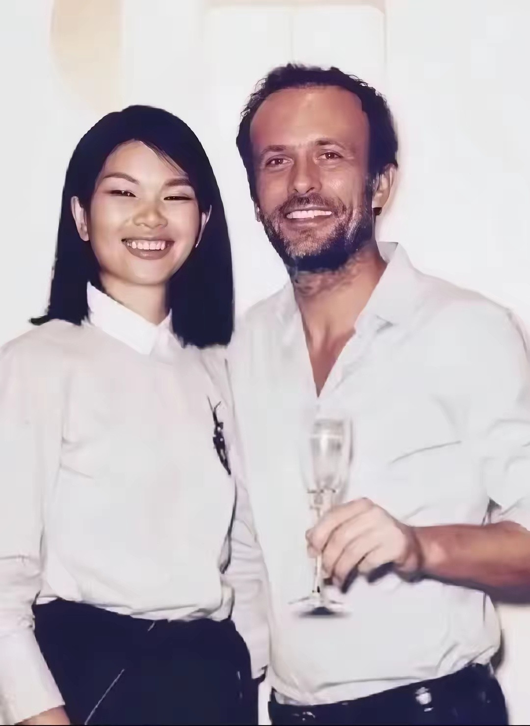 有一种帅叫吕燕的儿子妈妈长的另类（从不是亚洲审美的美女），爹苍桑！就是这样的基因