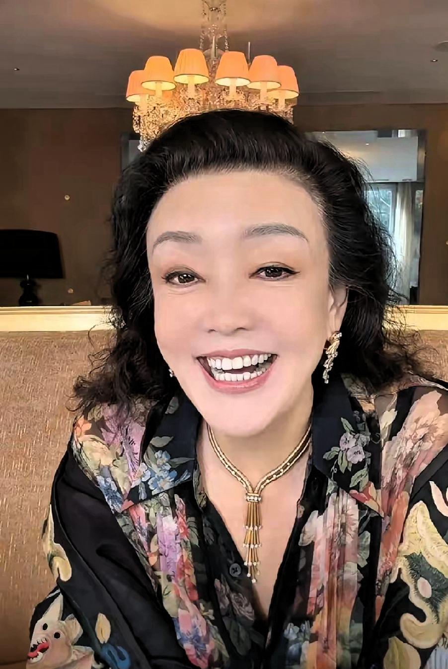 兰姐直播，老是说说家里事，其实也挺好，大家也都爱听，她总说孙女小玥儿，还有儿媳小