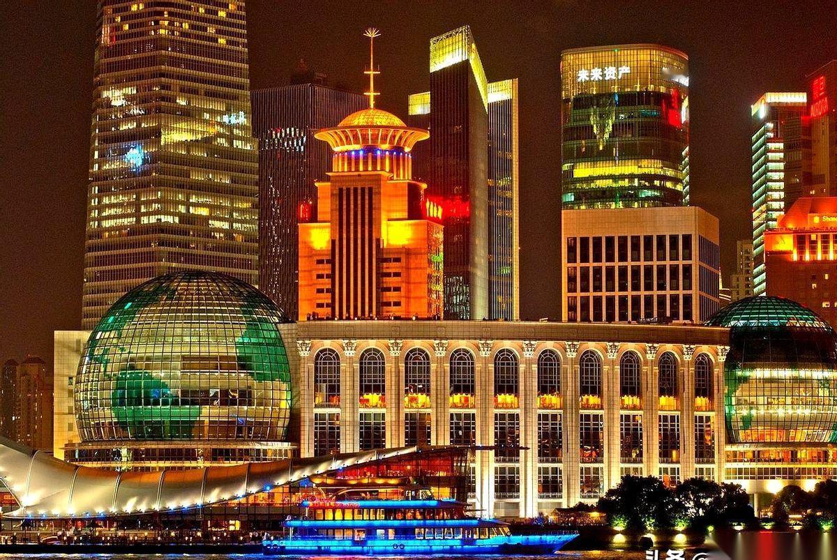 半夜收到一条私信，看完真有点睡不着了。一个985毕业的小伙子，在北京漂了五年。