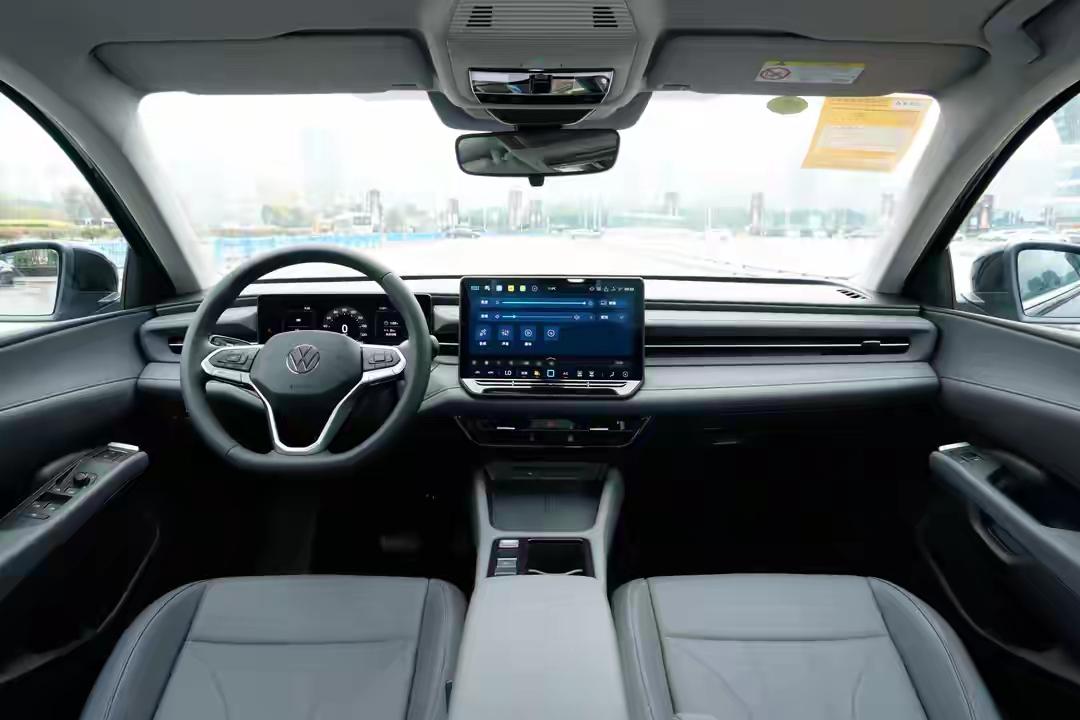 牛不牛！2015年，大众朗逸在中国卖了37.1万辆2016年，大众朗逸在中国