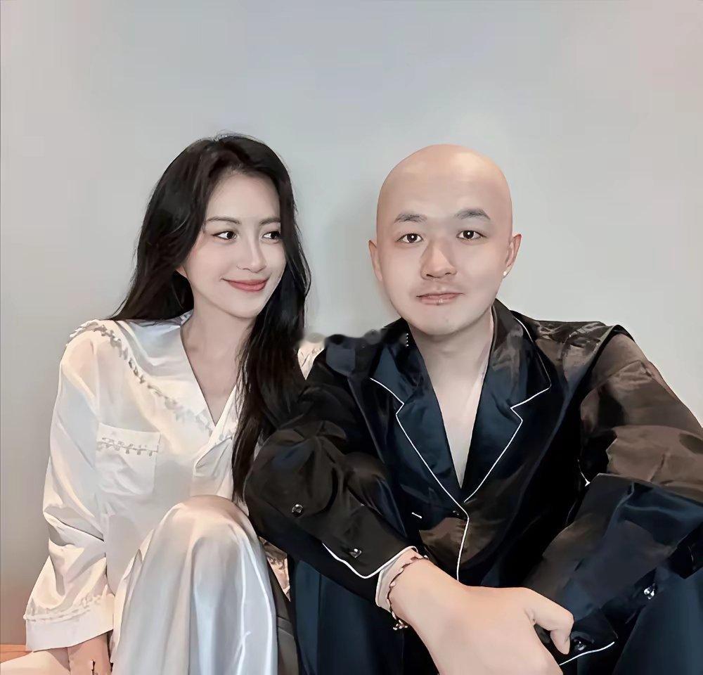 两人的眼神早就暴露了婚姻的问题​​​