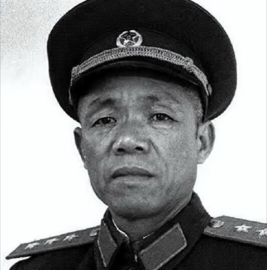 1950年，解放海南岛前，韩先楚看到登岛名单上很多都是副职时，顿时气坏了：“都不