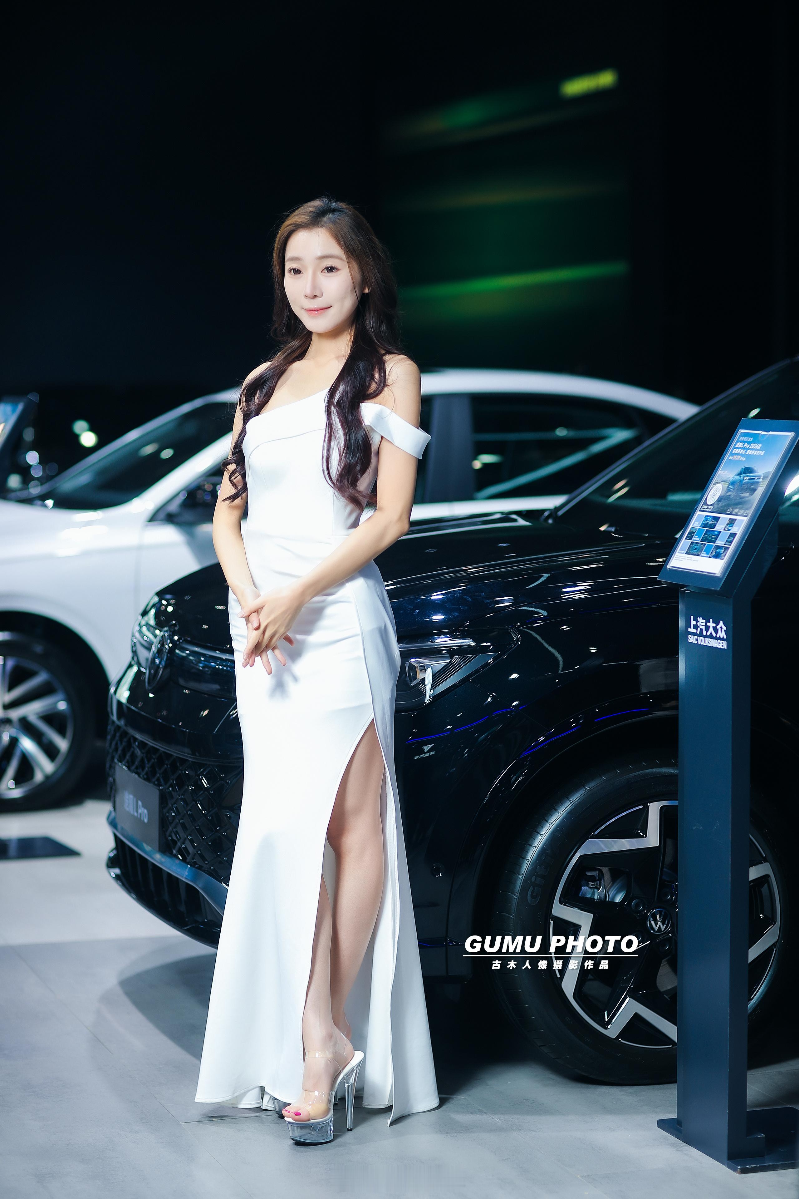 2025重庆汽车消费节上汽大众展台模特小姐姐2025重庆汽车消费节