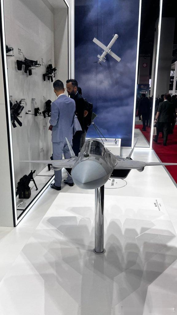 烽火问鼎计划马来西亚DSA2026防务展上俄罗斯展示的苏-57E出口型模型，