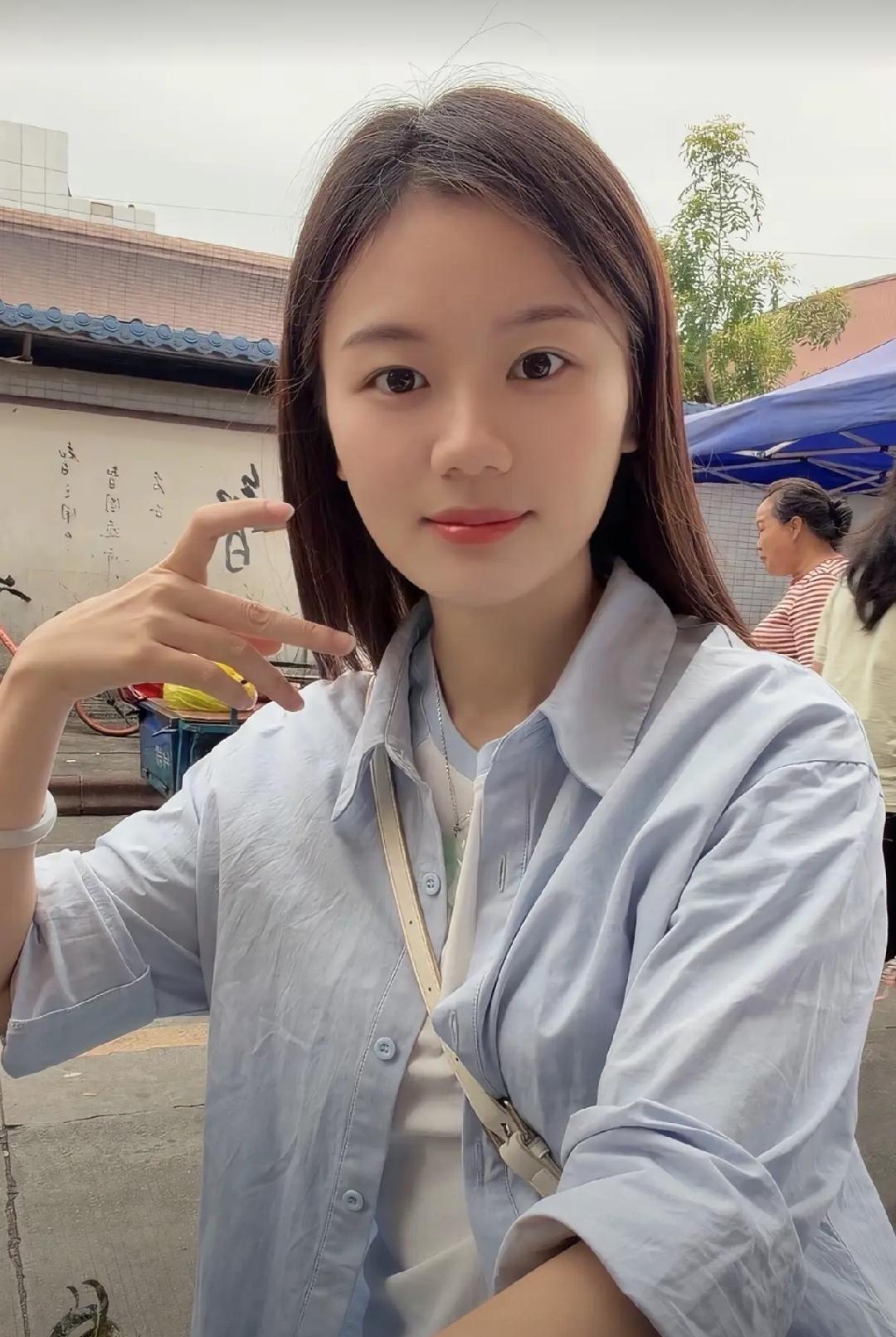 精心打扮奔赴相亲，愿遇见属于我的缘分今天好好收拾了一番，把自己打扮得漂漂亮