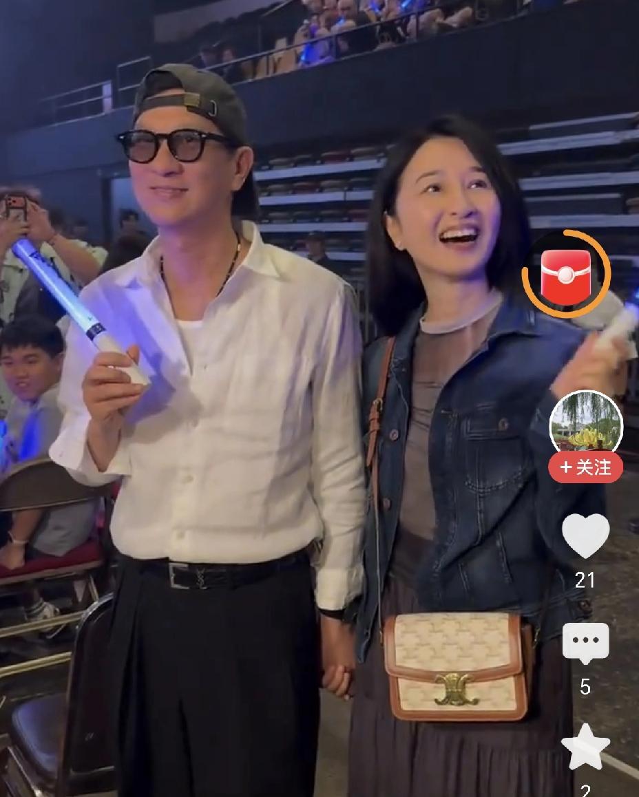 在整个娱乐圈，这对夫妻，是多少梦寐以求的？很多人是可望不可得哇！
