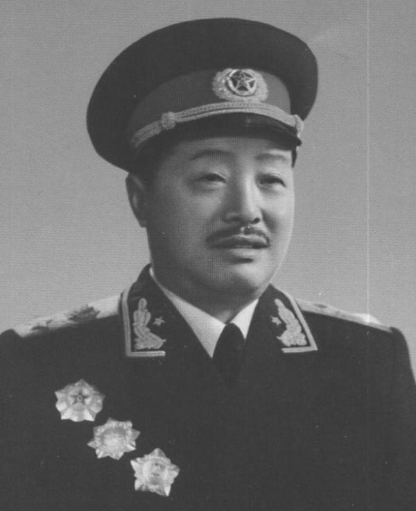 南昌起义的时候，没有贺龙，可能都搞不起来。因为当时说是要参加起义的蔡廷锴临时不参