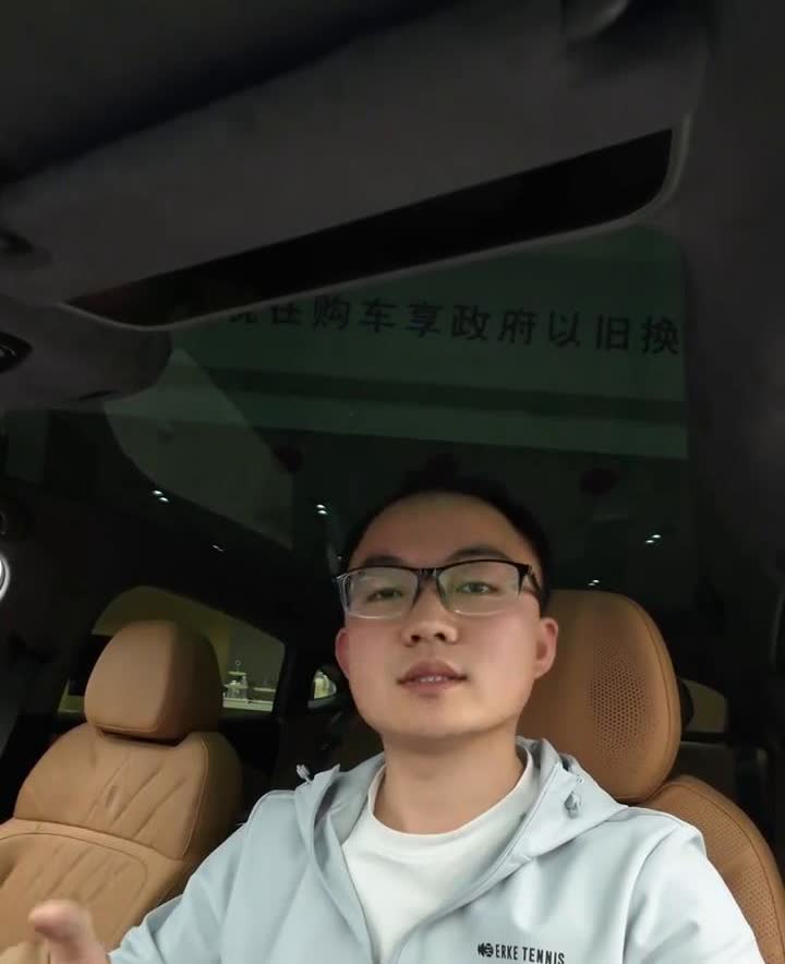 吉利放大招，星耀8《掀桌子》。各位是不是还在纠结星耀8应该选哪个配置？我现在