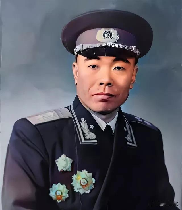 第一次战役，打得不满意，彭老总在会上骂娘，就是梁兴初被骂“斩马谡”那次，50军打