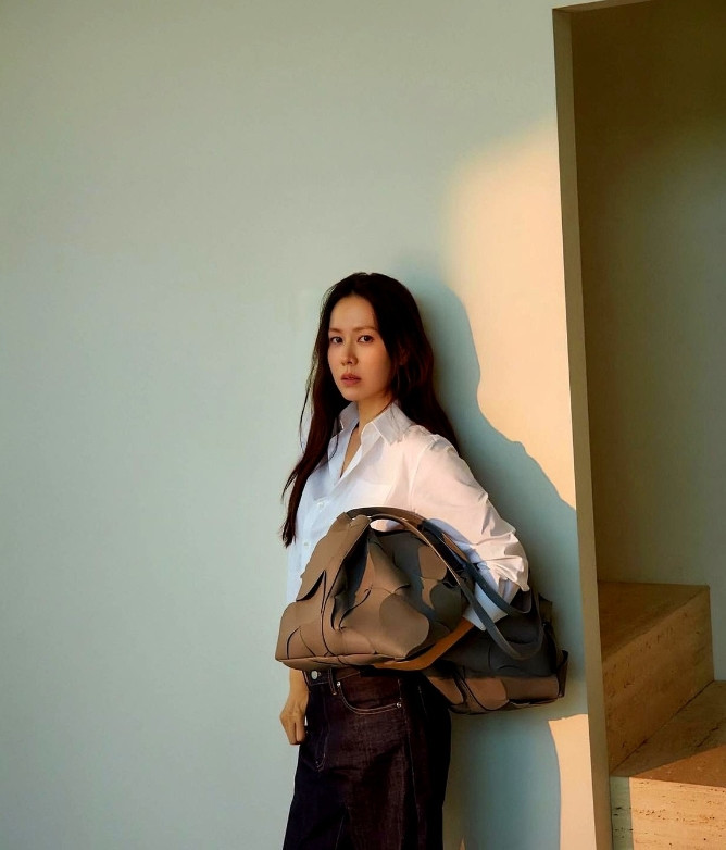 大牌找孙艺珍，普通人能学到啥？孙艺珍拿下意大利百年品牌Testoni1929
