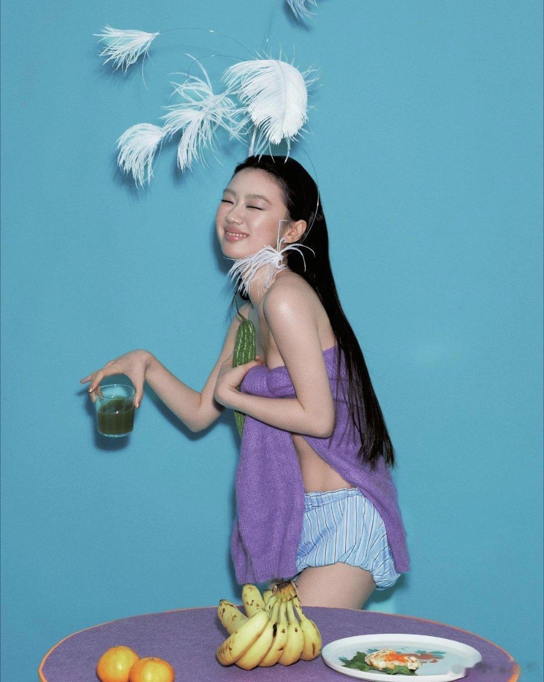 单依纯真的很大方，什么东西都可以穿上身，不在乎别人的看法，自己开心最重要。