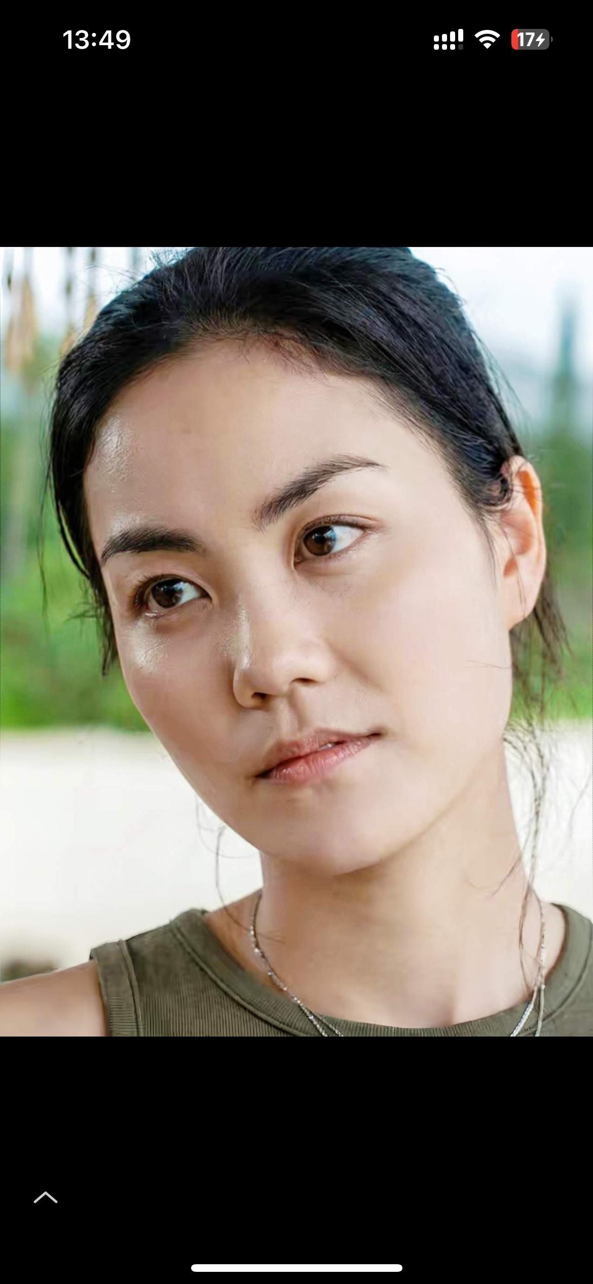 我给婆婆看了一下王菲的照片她突然说了一句话让我想不到我婆婆说：这个人年轻的时