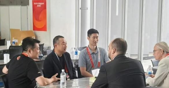 樊振东身上那个硬邦邦的“赋0分”，终于逼得国乒两位当家人亲自坐不住了。刘国梁拉着王励勤，直接找国际乒
