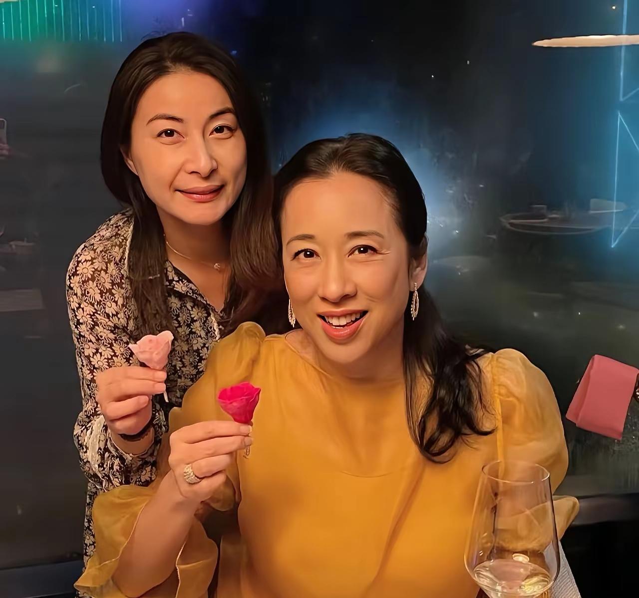 霍家这前后两位儿媳的差距，简直像隔着一个时代！朱玲玲当年多风光？港姐冠军出