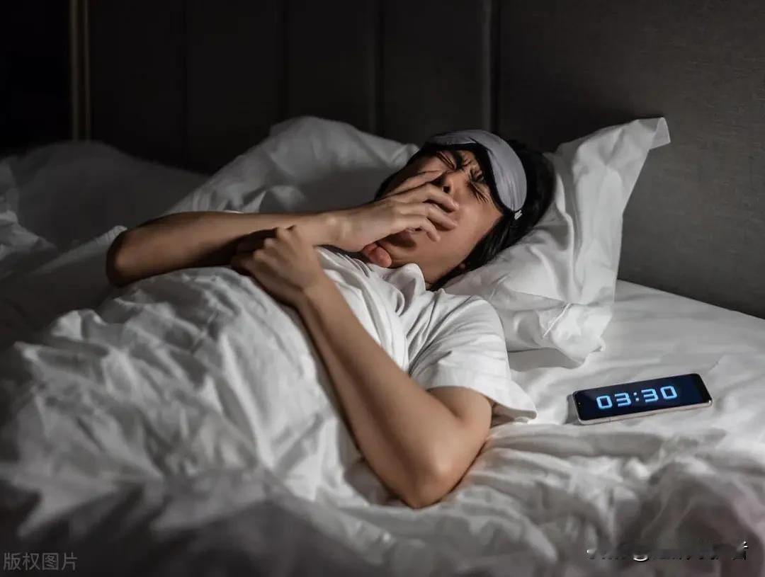 越熬夜，失眠越甚，肾精亏虚不容忽视长期熬夜之人，迟早会被失眠缠上，究其根本，