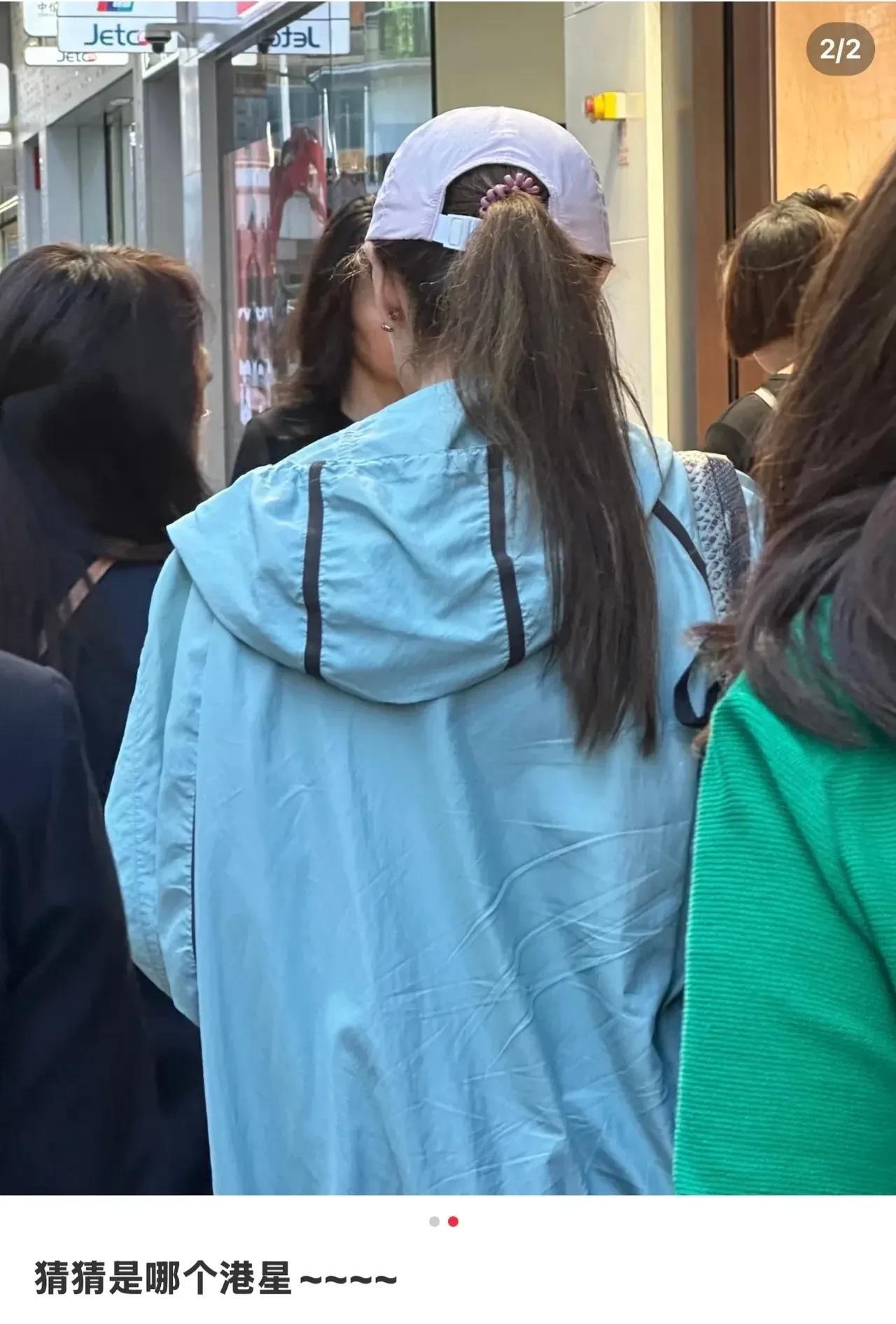 李嘉欣去爱马仕扫货一天消费百万，半个月生活费没了，没想到她现在一个月领200万港