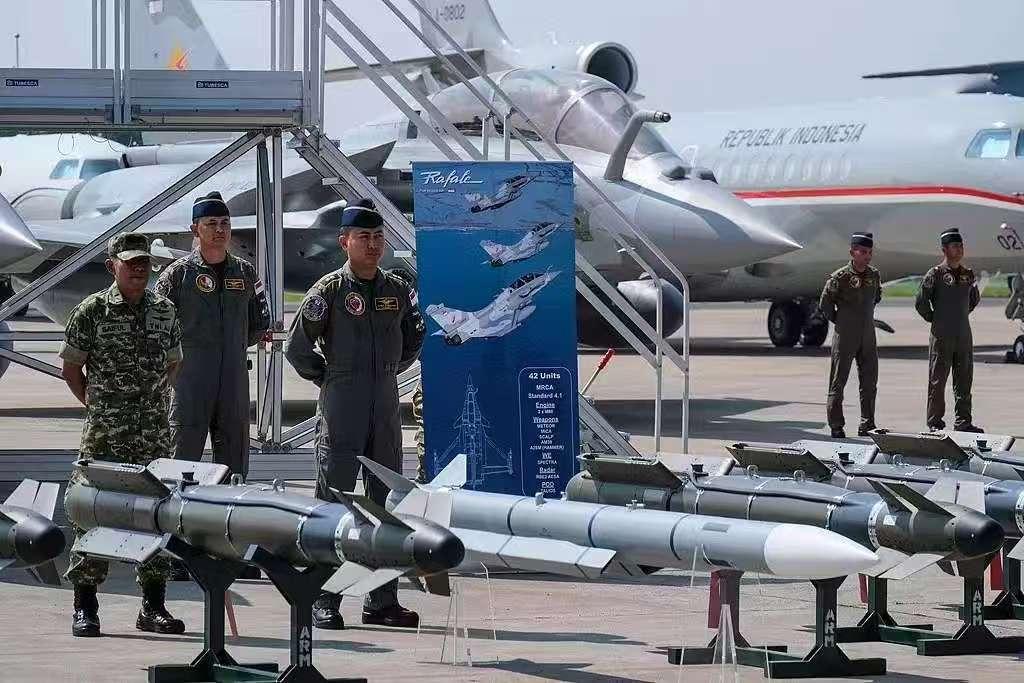 歼-10CE并未在“五七空战”中击落印军阵风，目前尚无实战击落记录。可另一边，阿