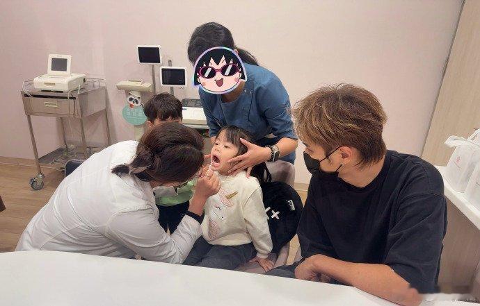 罗志祥经纪人小霜主动晒出亲子鉴定报告，以法律文件形式斩断“私生子”谣言，却意外揭