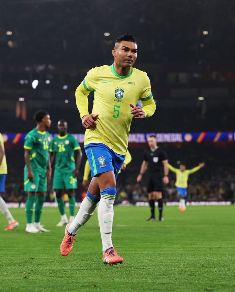 卡塞米罗现在是曼联和巴西队中场核心。安切洛蒂表示：“他是球队保持平衡最重要的球员