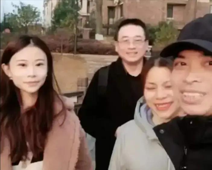 姚家男儿在抖音连发三条视频，说许敏和郭威母子关系已经缓和。他举着手机录自己说
