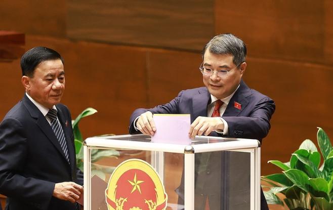 越南“少壮派”总理，叫中国企业代表过来，有件事希望中国出功出力越南总理黎明兴