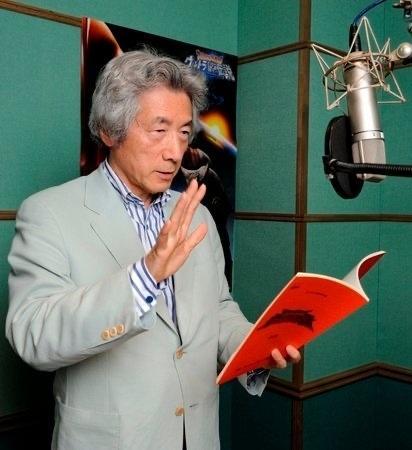 原本这位日本前首相是不愿意给“奥特之王”配音的，小泉纯一郎在儿子的劝说下同意，当