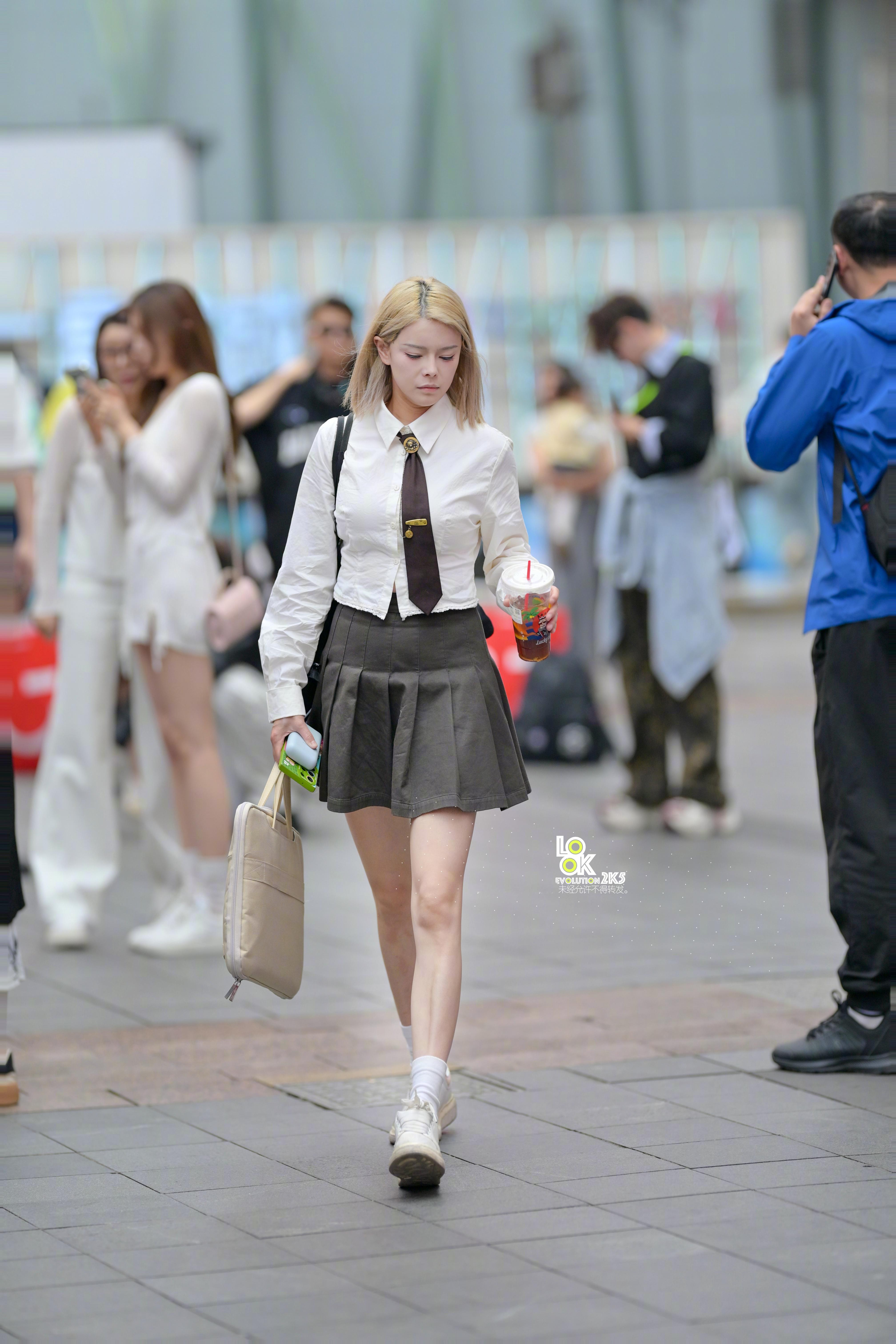 这种校服的感觉还不错