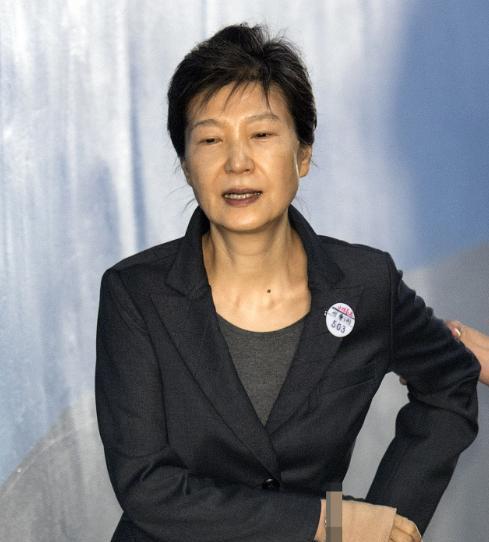 站在了恩人的对立面。即便朴槿惠力挺，金文洙也很难翻盘！韩提前投票结束，选举到了关