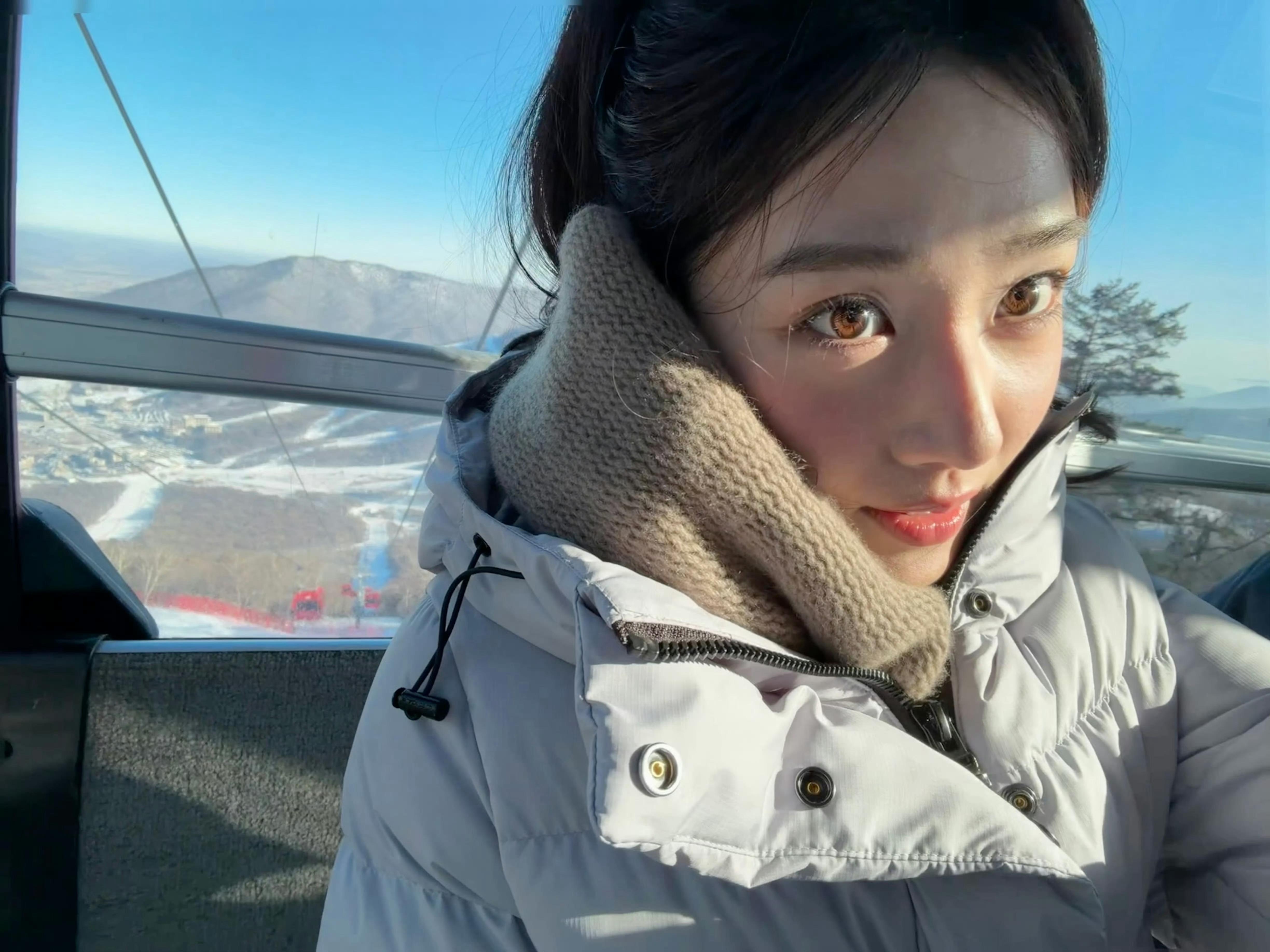 我看有人形容卢昱晓杂糅的气质演啥像啥….