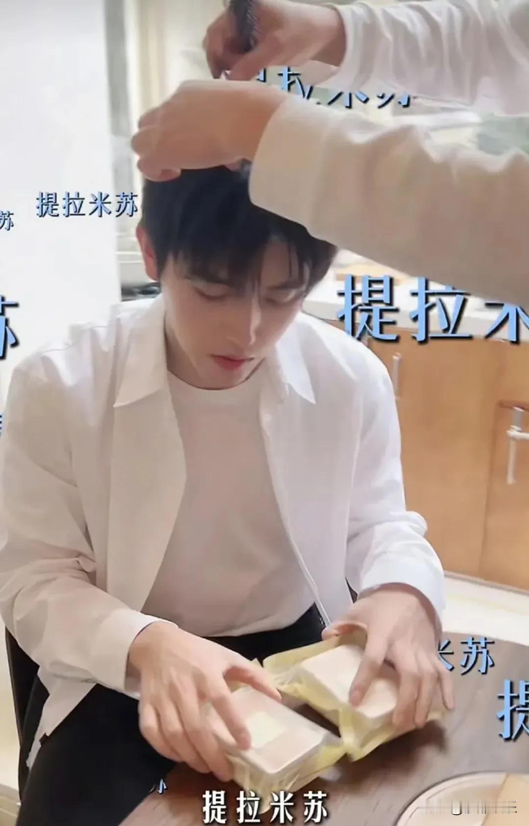 陈凯歌儿子，太狠了！陈飞宇一个月只吃15顿饭！上热搜的身材管理，藏着演员的