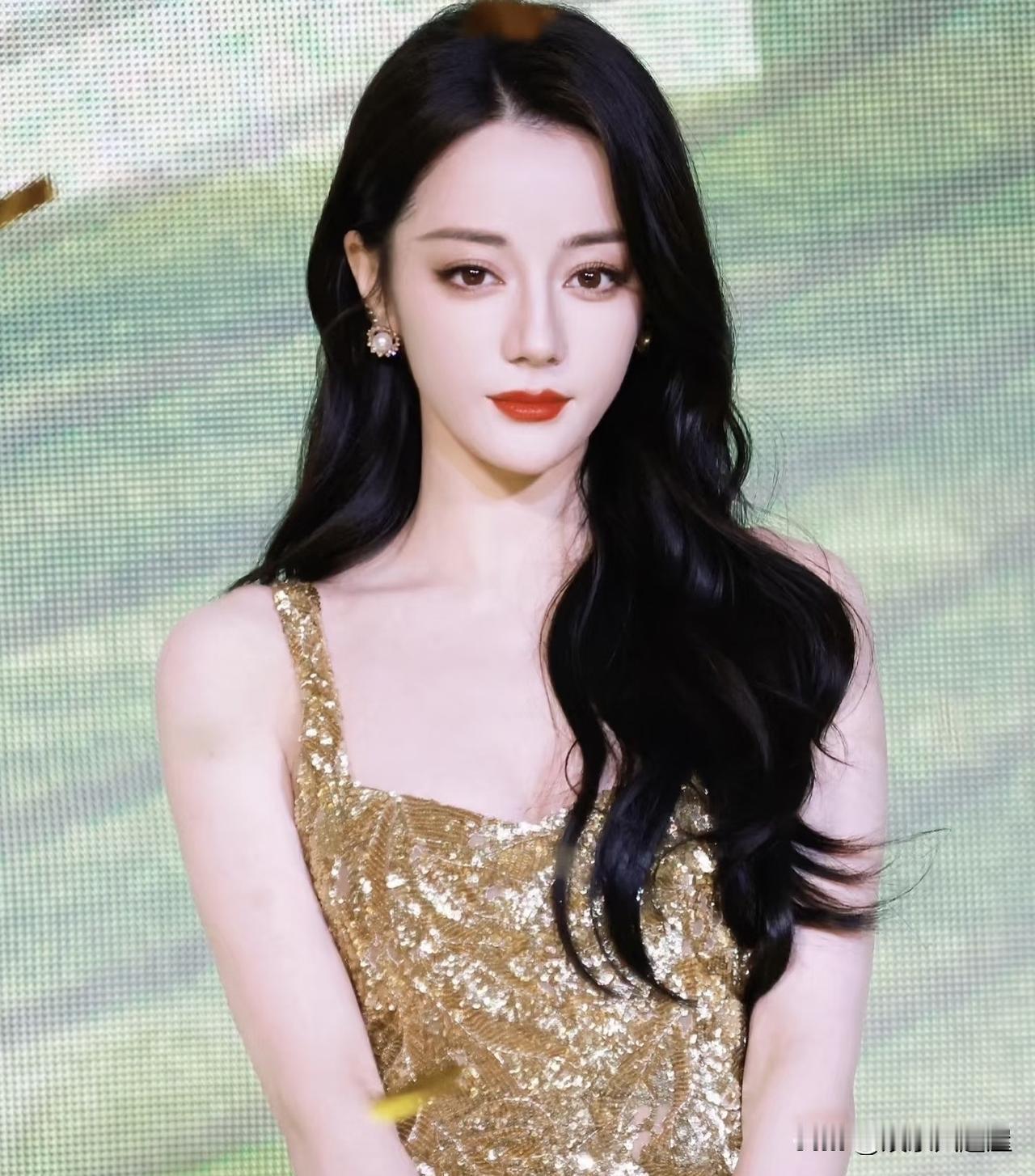 龚俊说的太准！不信你看迪丽热巴。不是因为演技，也不是因为身材，而是迪丽热巴你