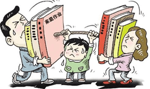 实拍: 老妈辅导孩子写作业, 爸爸在一旁笑岔气了, 网友: 绝望啊