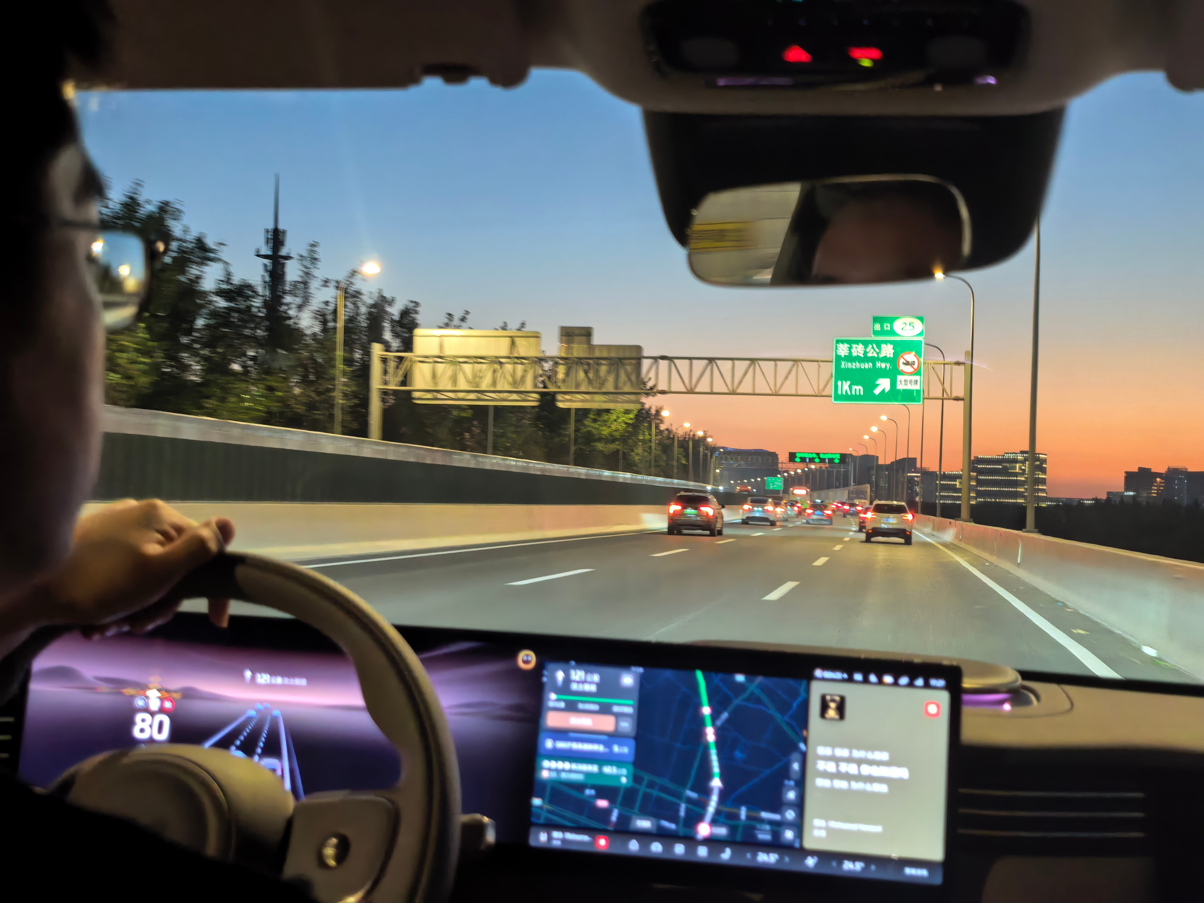 开了三百多公里高速夜路感慨现在科技真是进步了辅助驾驶极大程度缓解疲劳和紧张感绝大