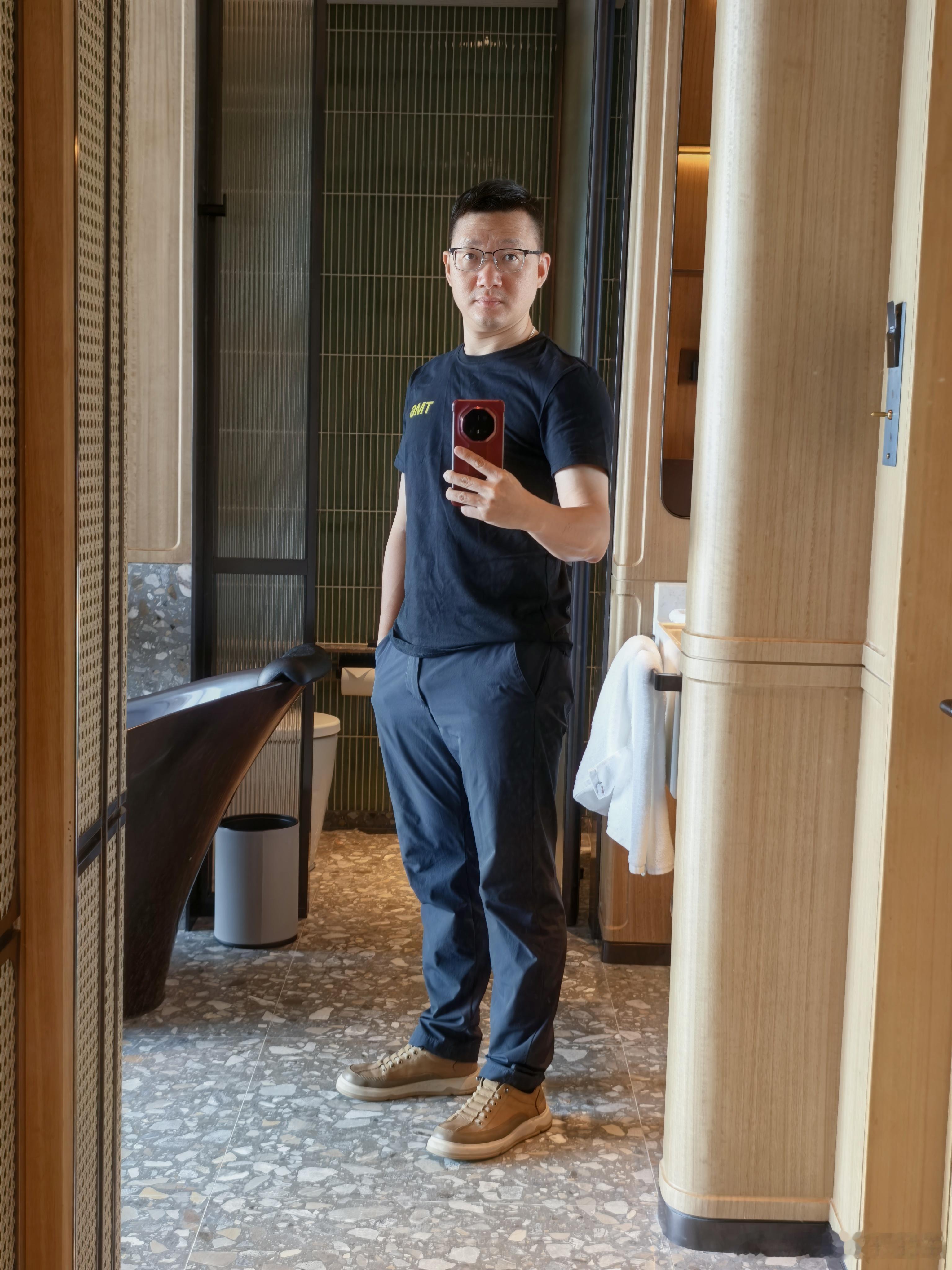 香港酒店还是非常出片的，毕竟维多利亚港全球有且只有这一个。​​​