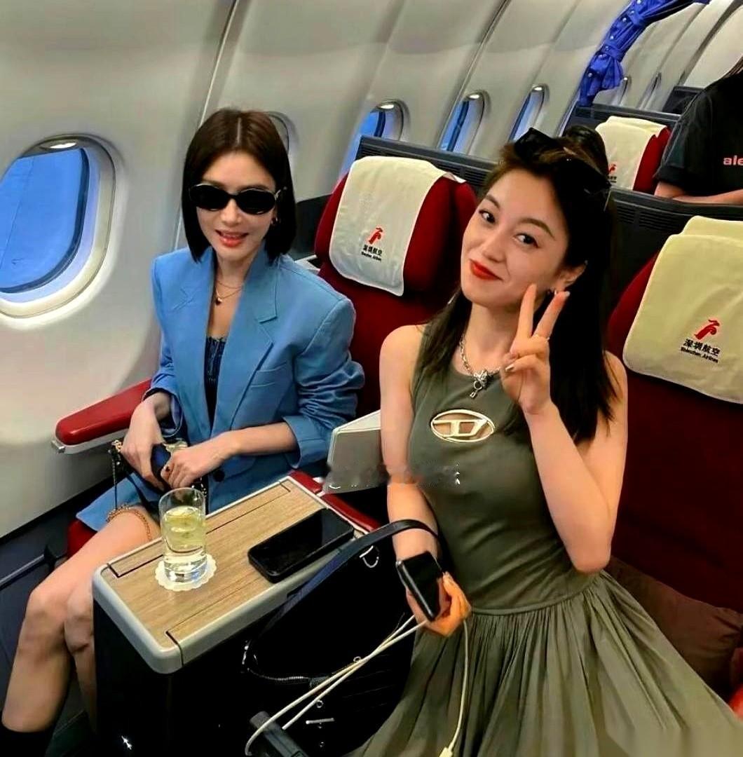 刷到秦岚在头等舱的照片，有人提醒，姐46了。我盯着那张脸看了半天。一身清爽的