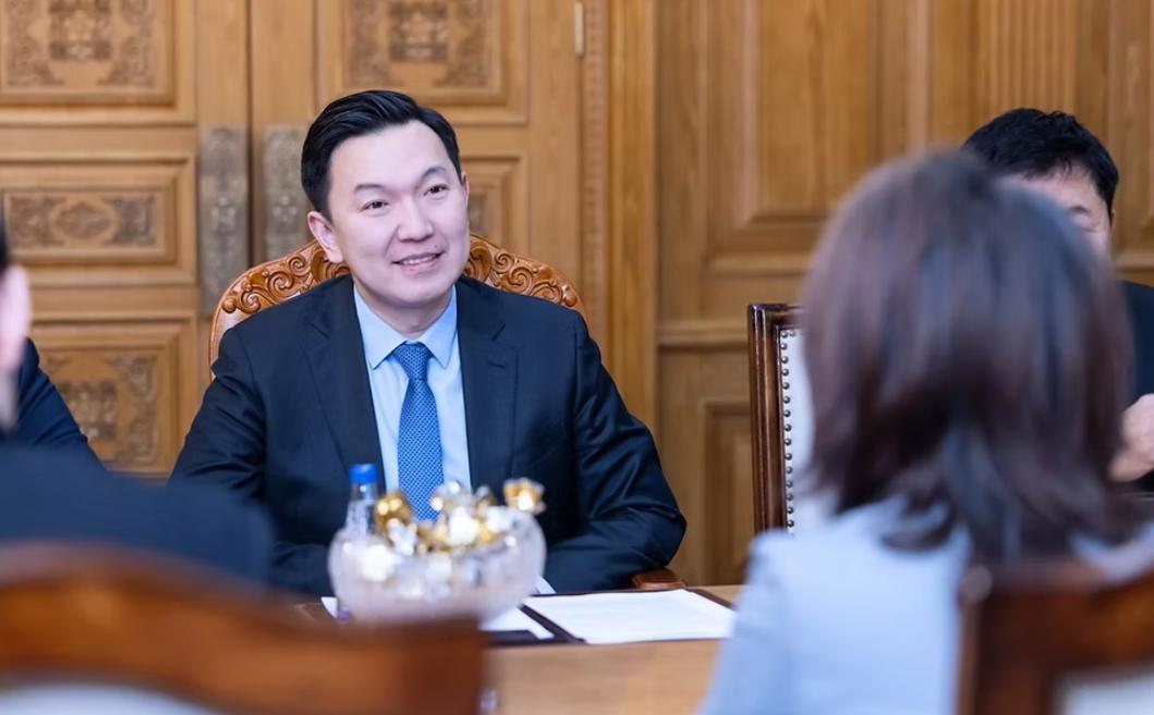 新上任的蒙古总理乌其尔勒最近见了中企代表，开场先感谢中方8月供应汽油救急，紧接着