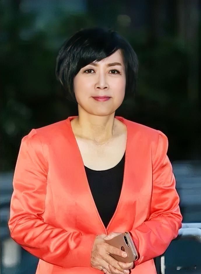 黄智贤：我批高金素梅、翁晓玲、赞丁瑀，证明我是正人君子。然而周玉琴事件，她却沉默