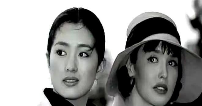 52岁，法国国宝追了她两年。他学中文，陪她健身，片场一等就是几个月。电话从