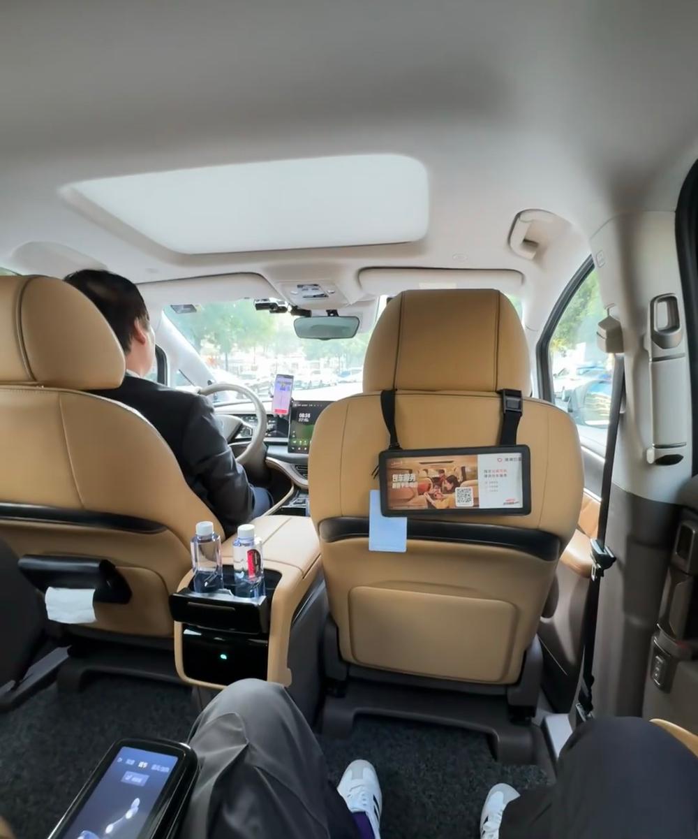 为啥路上网约车越来越多？真相太扎心！现在出门随便一看，满大街都是网约车，真不