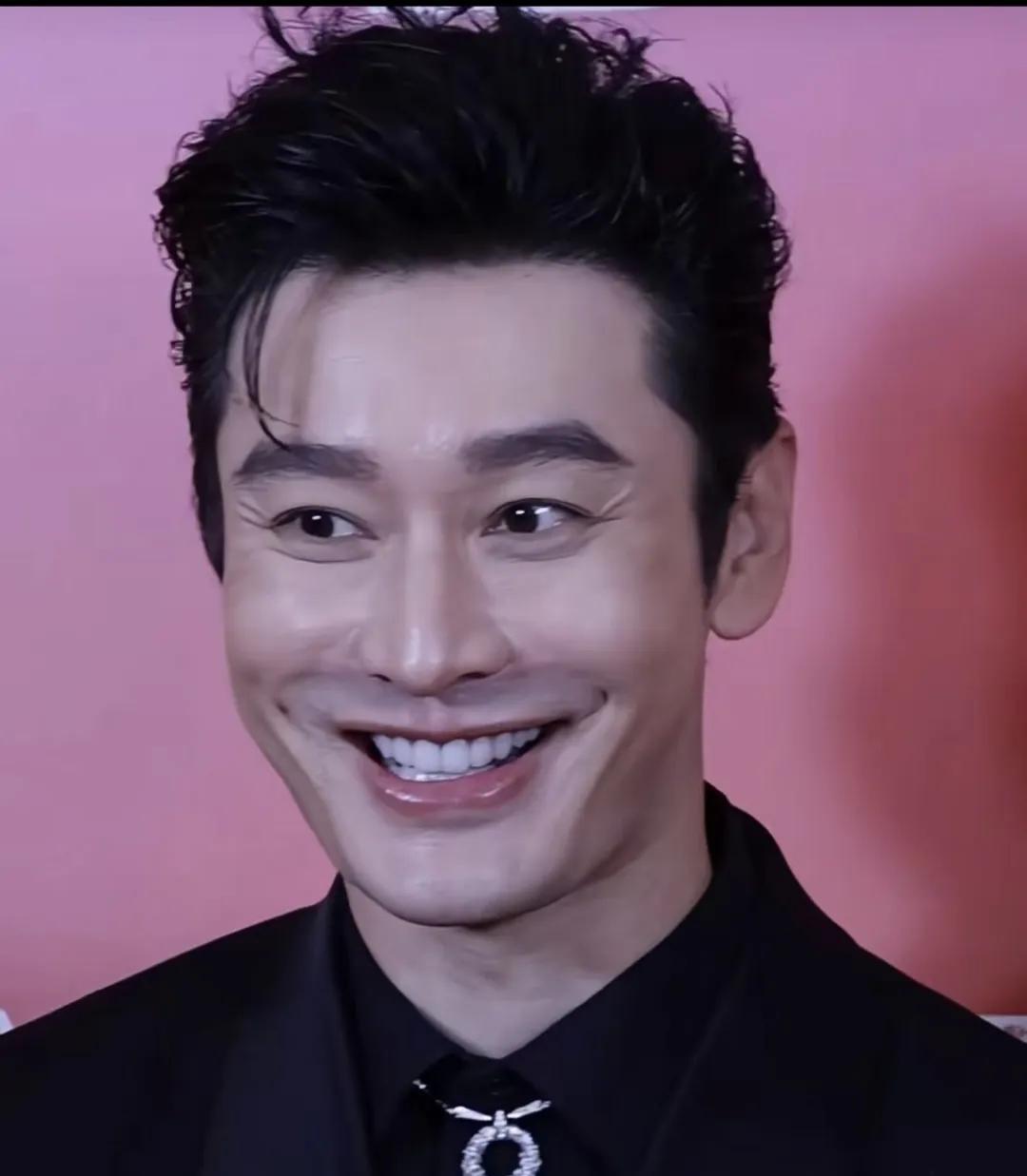 黄晓明考上戏的博士没考上看起来是丢脸了实际上他赢麻了！因为上一个被观众质疑学
