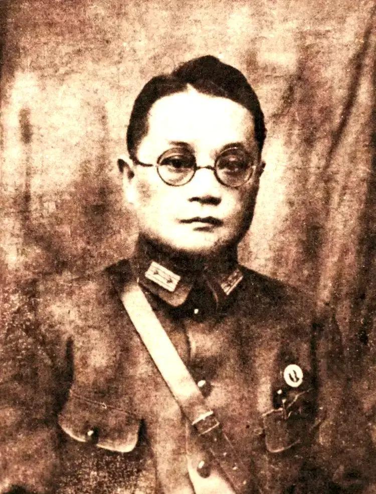 1949年，彭德怀动用华北19万援军锤爆马家军，真正压死马家军骑兵的，是从东北火
