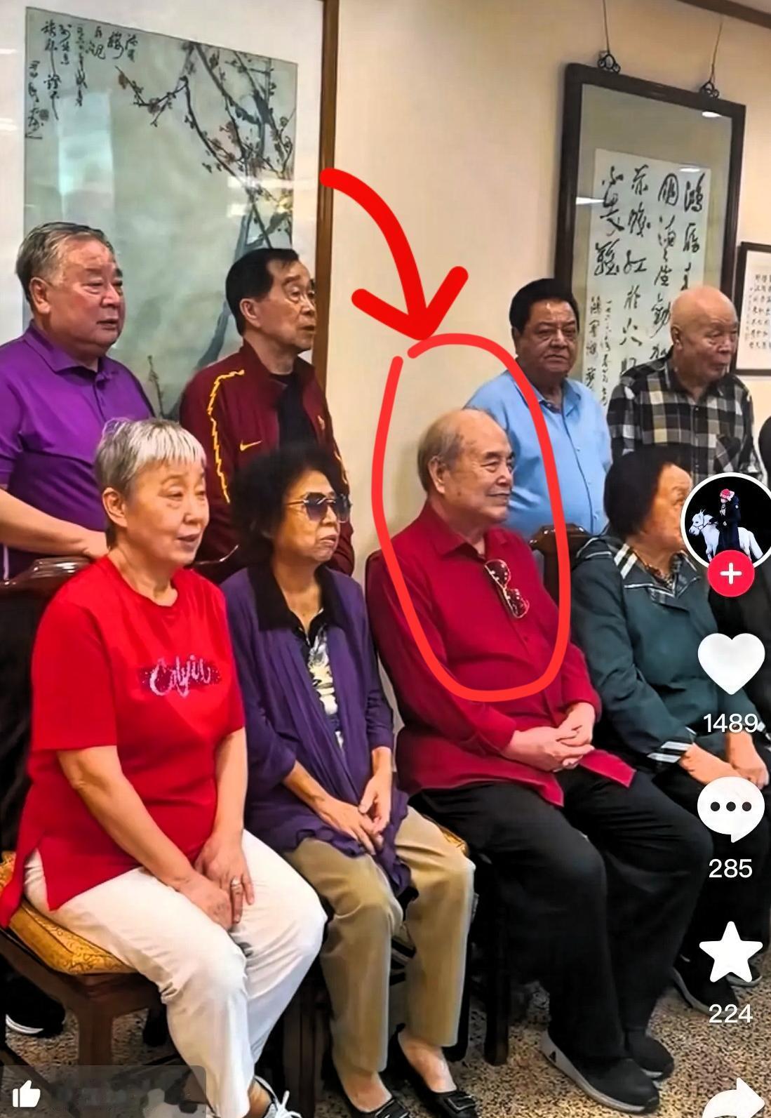 石富宽闺女石洋随手一条视频，直接把老京城相声“男团”中秋局给剧透了。86岁李国